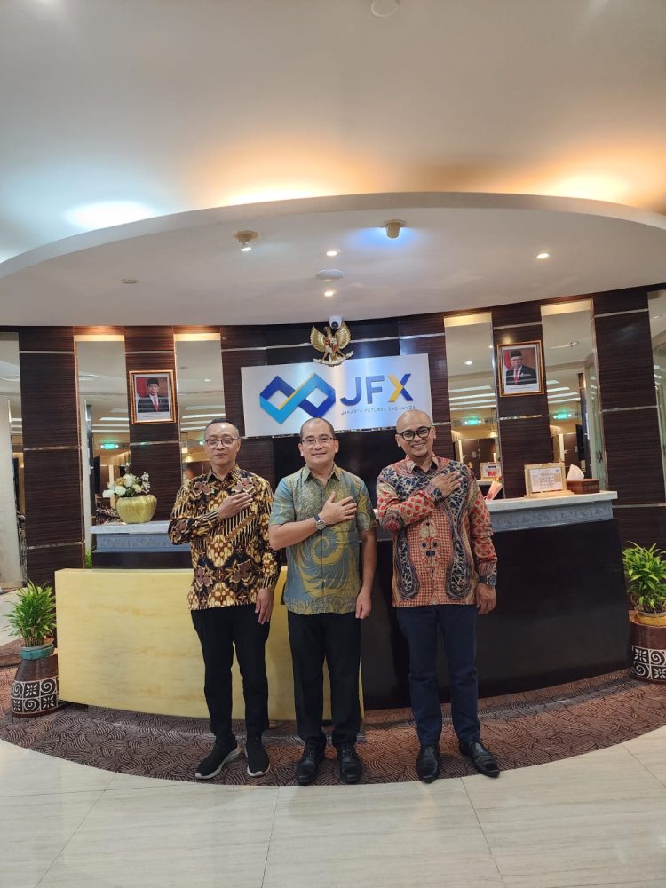 Harga Minyak Sawit Mentah Melonjak Tajam, Kontrak Olein JFX Ikut Fluktuatif